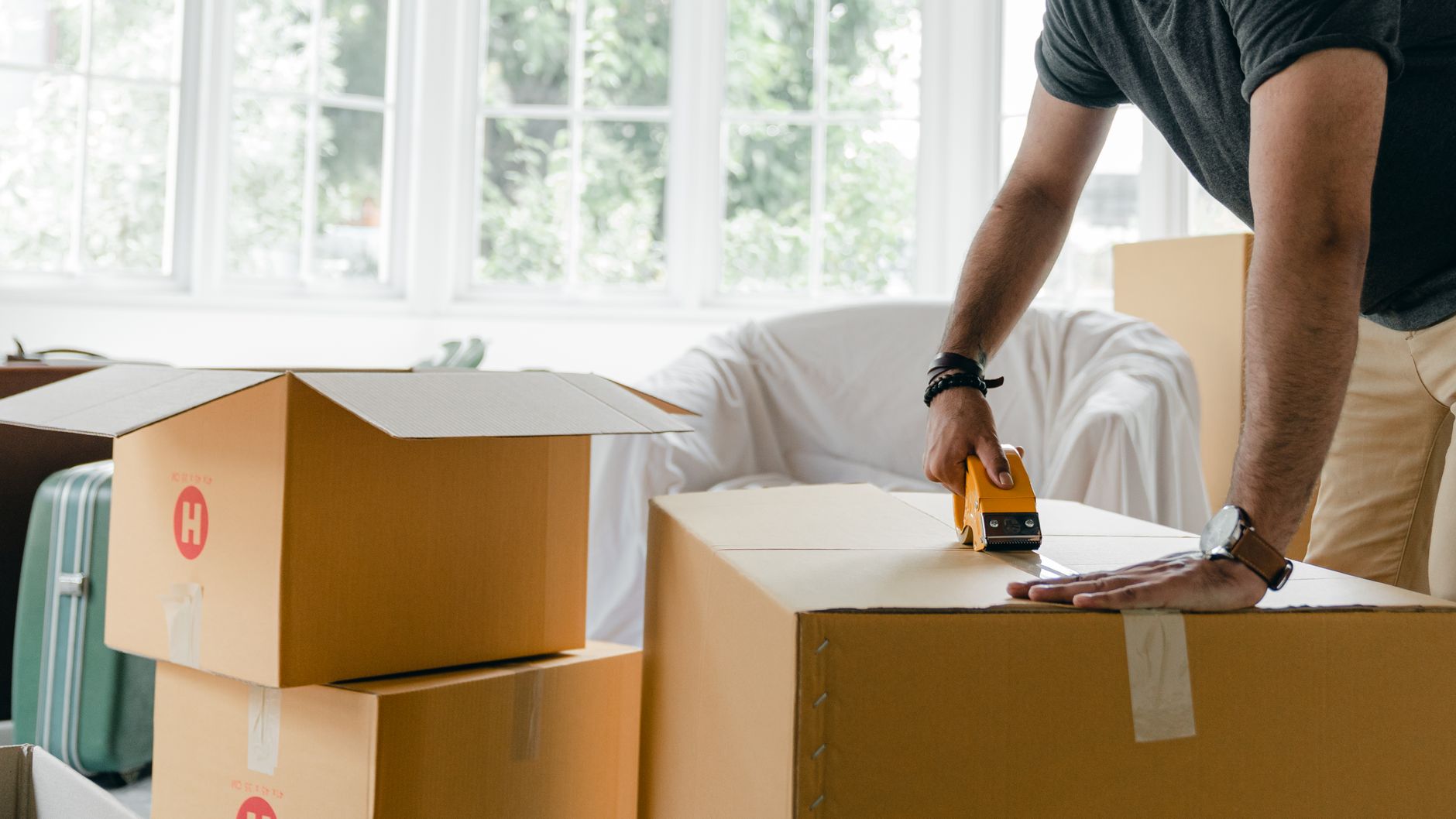Profesyonel paketleme malzemeleriyle hazırlanmış ev eşyaları